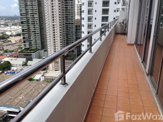 For rent 3 bedrooms apartment in Khlong Toei, Bangkok
