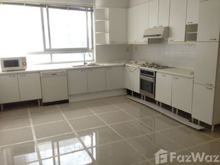 For rent 3 bedrooms apartment in Khlong Toei, Bangkok
