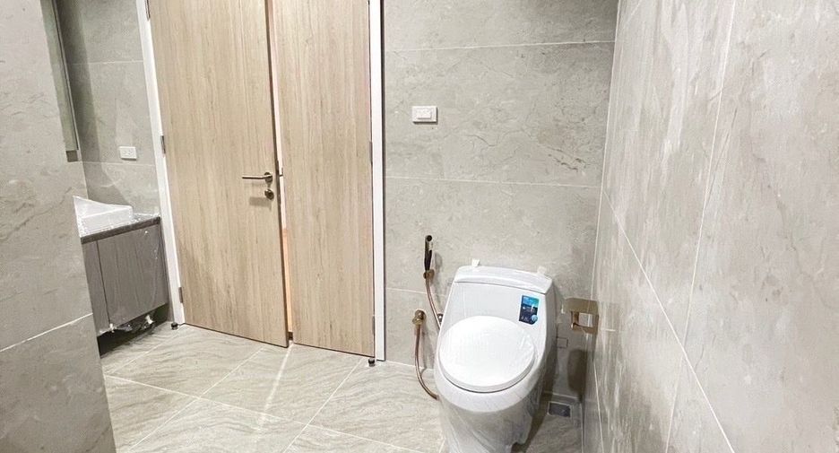 For rent 3 bedrooms house in Watthana, Bangkok
