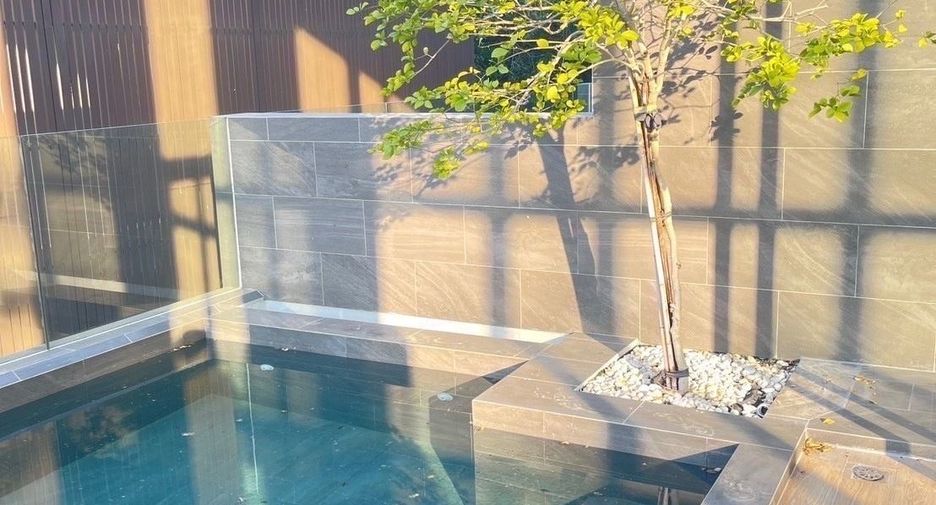 For rent 3 bedrooms house in Watthana, Bangkok