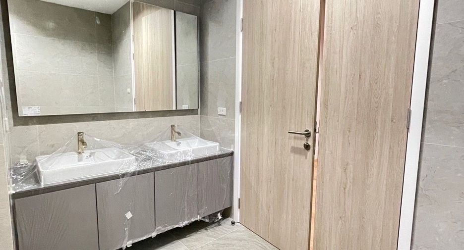 For rent 3 bedrooms house in Watthana, Bangkok