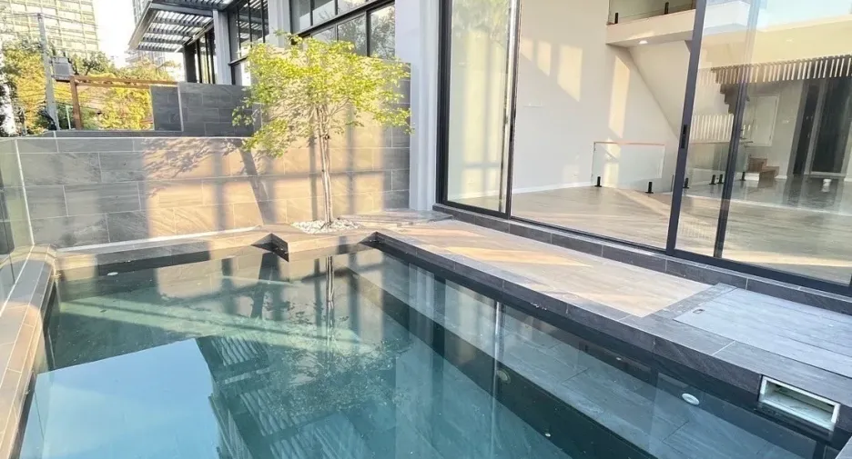 For rent 3 bedrooms house in Watthana, Bangkok