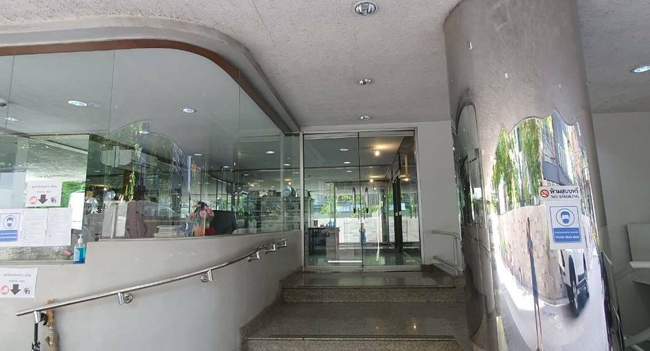 For rent 3 bedrooms condo in Pathum Wan, Bangkok