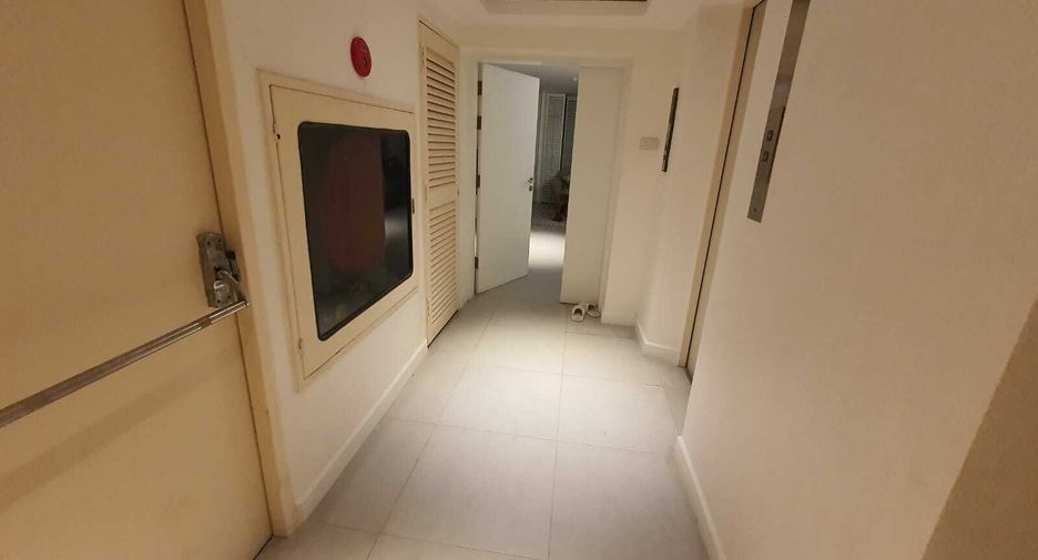 For rent 3 bedrooms condo in Pathum Wan, Bangkok