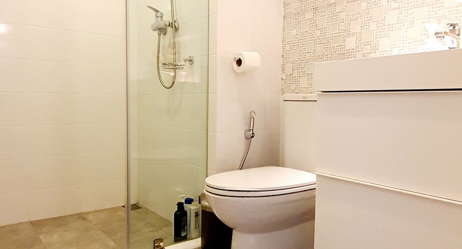 For rent 3 bedrooms condo in Pathum Wan, Bangkok