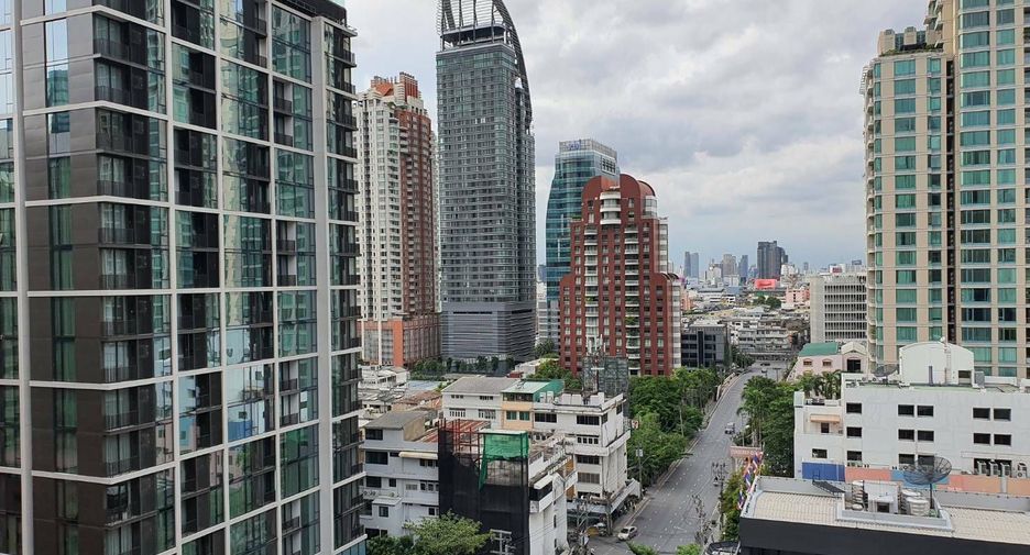 For rent 3 bedrooms condo in Pathum Wan, Bangkok