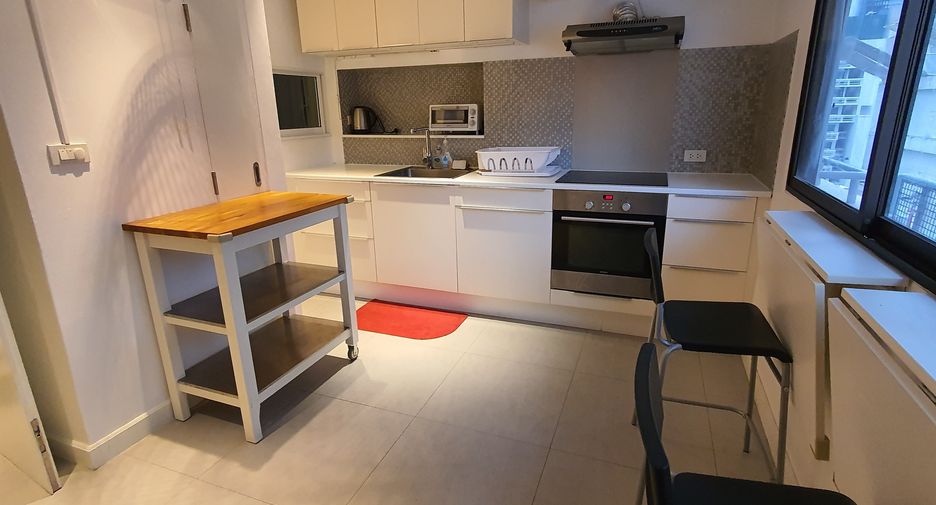For rent 3 bedrooms condo in Pathum Wan, Bangkok