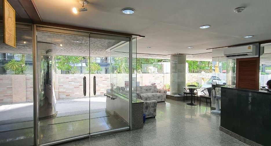 For rent 3 bedrooms condo in Pathum Wan, Bangkok