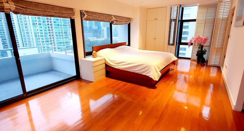 For rent 3 bedrooms condo in Pathum Wan, Bangkok