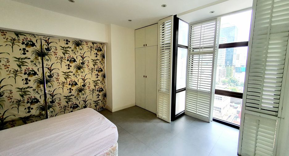 For rent 3 bedrooms condo in Pathum Wan, Bangkok