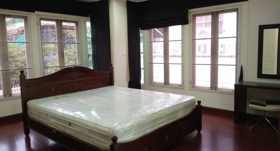 Haus zur Miete mit 3 Zimmer in Watthana, Bangkok