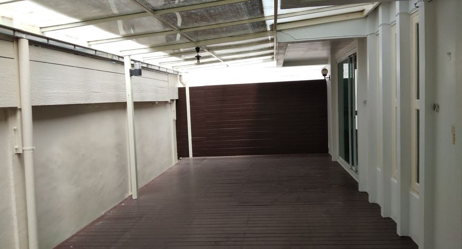 Haus zur Miete mit 3 Zimmer in Watthana, Bangkok