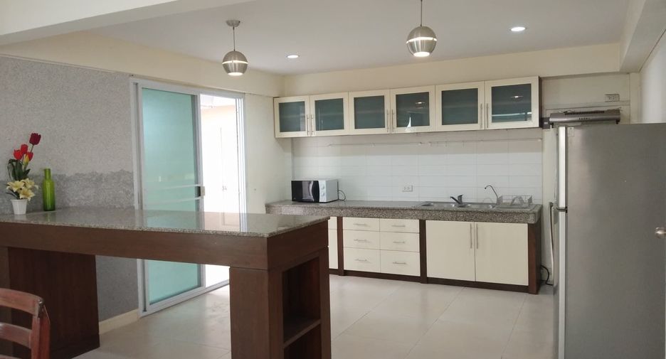 Haus zur Miete mit 3 Zimmer in Watthana, Bangkok