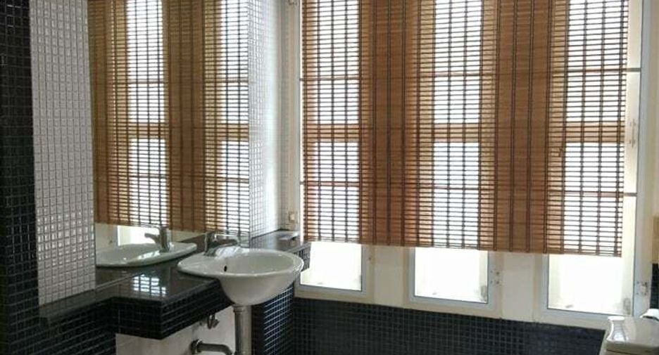 Haus zur Miete mit 3 Zimmer in Watthana, Bangkok