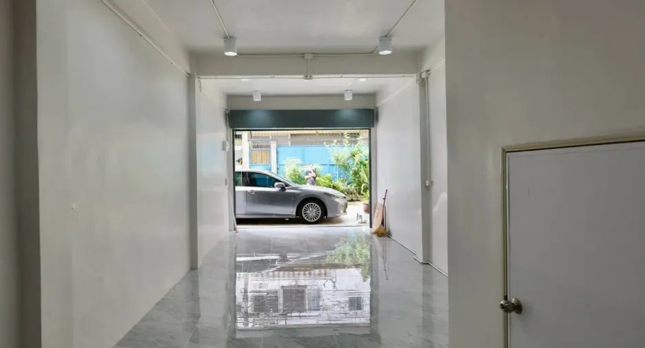For rent 4 bedrooms house in Sathon, Bangkok