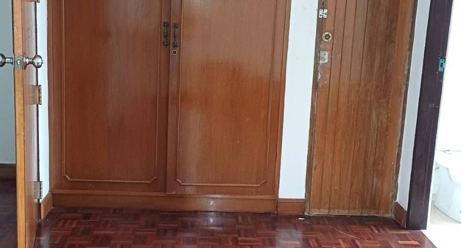For rent 2 bedrooms apartment in Sathon, Bangkok