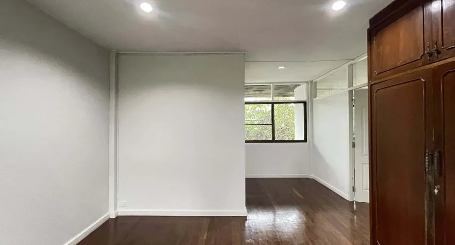 For rent retail Space in Din Daeng, Bangkok