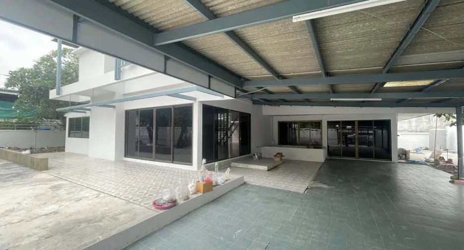 For rent retail Space in Din Daeng, Bangkok