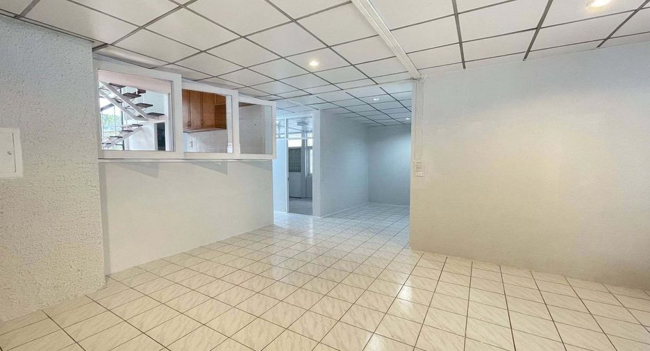 For rent retail Space in Din Daeng, Bangkok