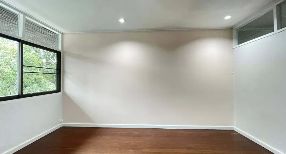 For rent retail Space in Din Daeng, Bangkok