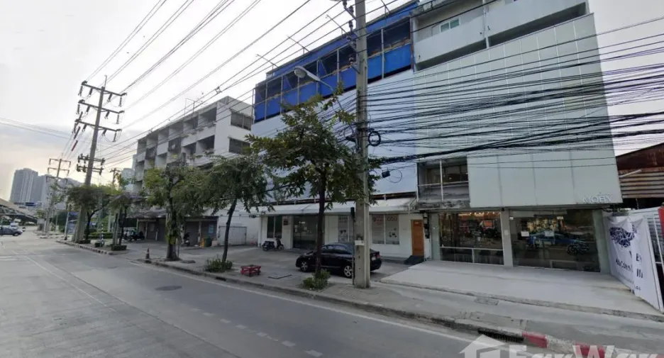 For rent studio house in Yan Nawa, Bangkok