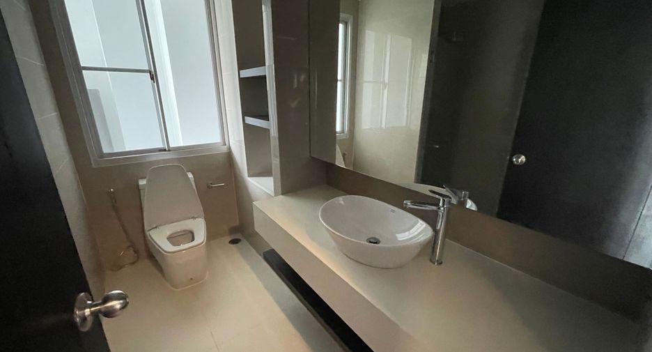 For rent 4 bedrooms apartment in Sathon, Bangkok
