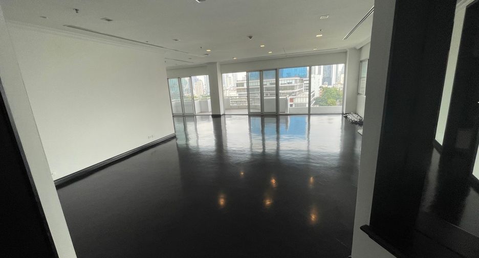 For rent 4 bedrooms apartment in Sathon, Bangkok