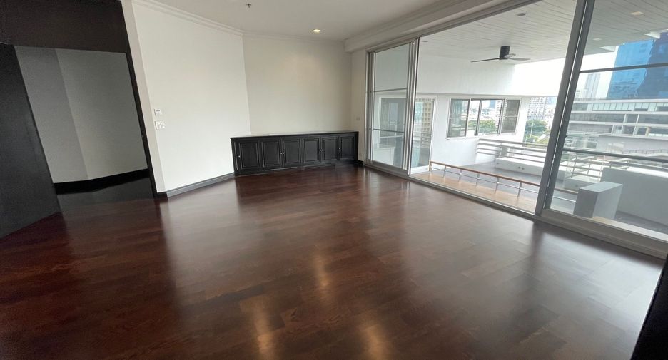 For rent 4 bedrooms apartment in Sathon, Bangkok