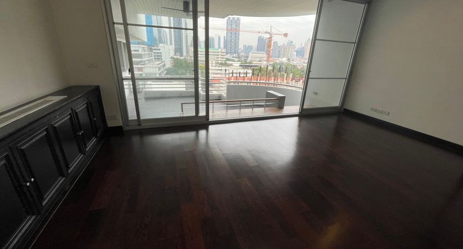 For rent 4 bedrooms apartment in Sathon, Bangkok