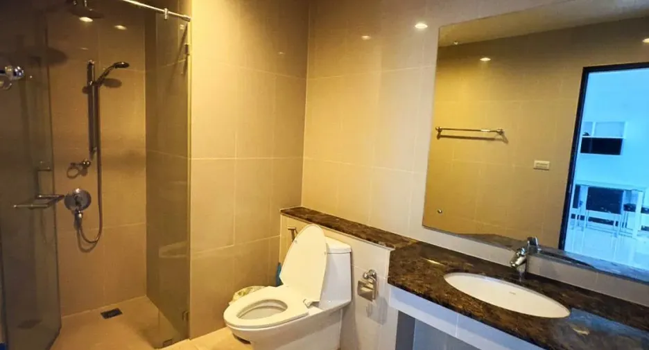 Wohnung zur Miete mit 2 Zimmer in Watthana, Bangkok