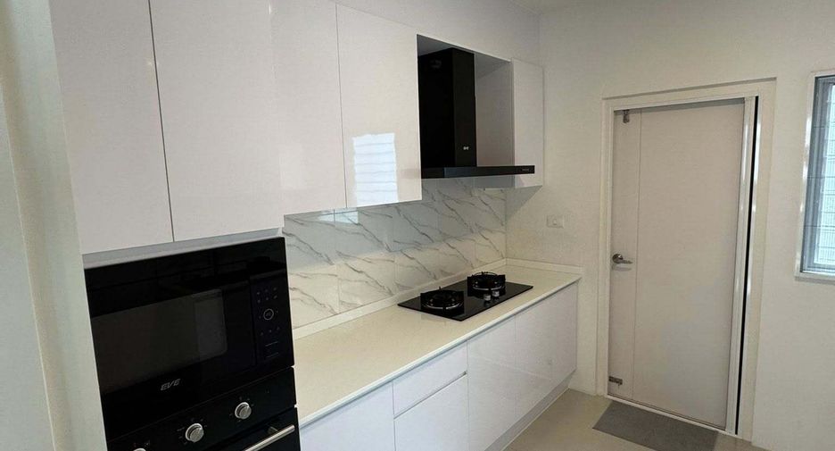 For rent 4 bedrooms house in Bang Bo, Samut Prakan