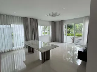 À louer 4 chambres maison à Bang Bo, Samut Prakan