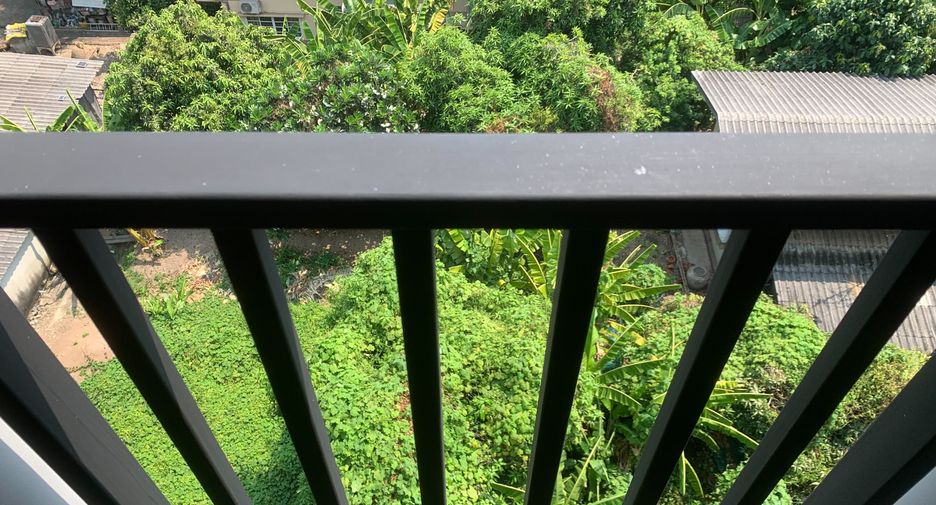 For rent studio condo in Khlong San, Bangkok