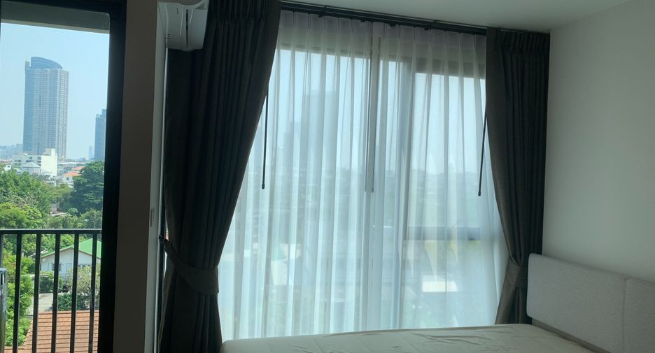 For rent studio condo in Khlong San, Bangkok