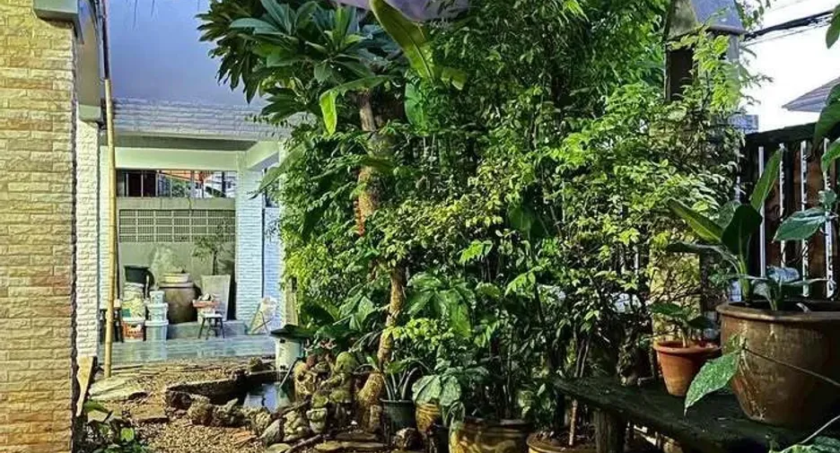 For rent 5 bedrooms house in Wang Thonglang, Bangkok