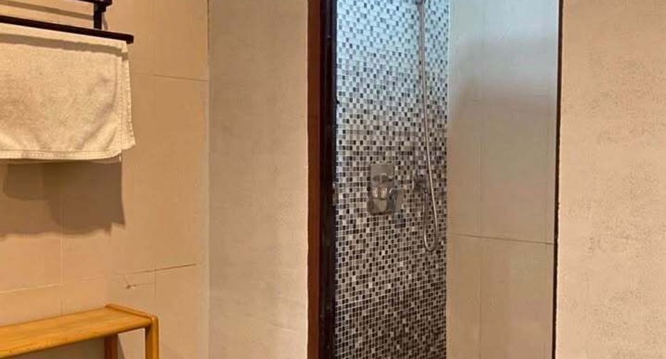 For rent 5 bedrooms house in Wang Thonglang, Bangkok
