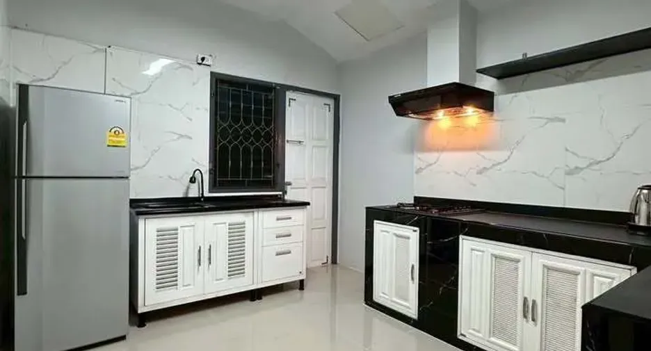 For rent 5 bedrooms house in Wang Thonglang, Bangkok