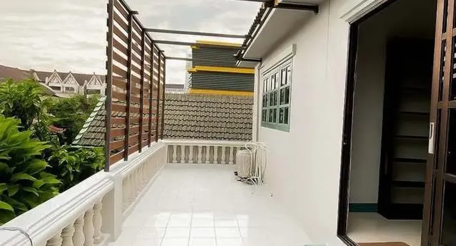 For rent 5 bedrooms house in Wang Thonglang, Bangkok