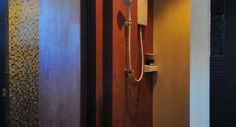 For rent 5 bedrooms house in Wang Thonglang, Bangkok