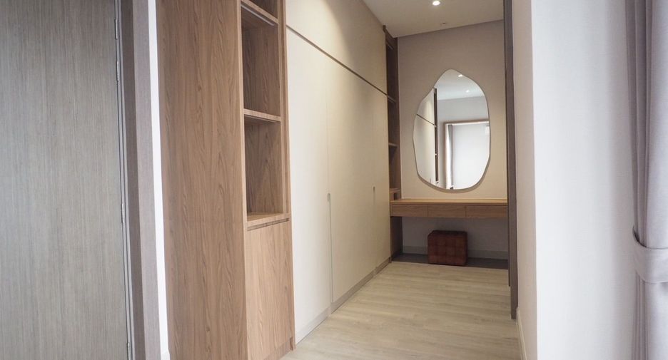 Casa en alquiler de 4 habitaciones en Huai Khwang, Bangkok