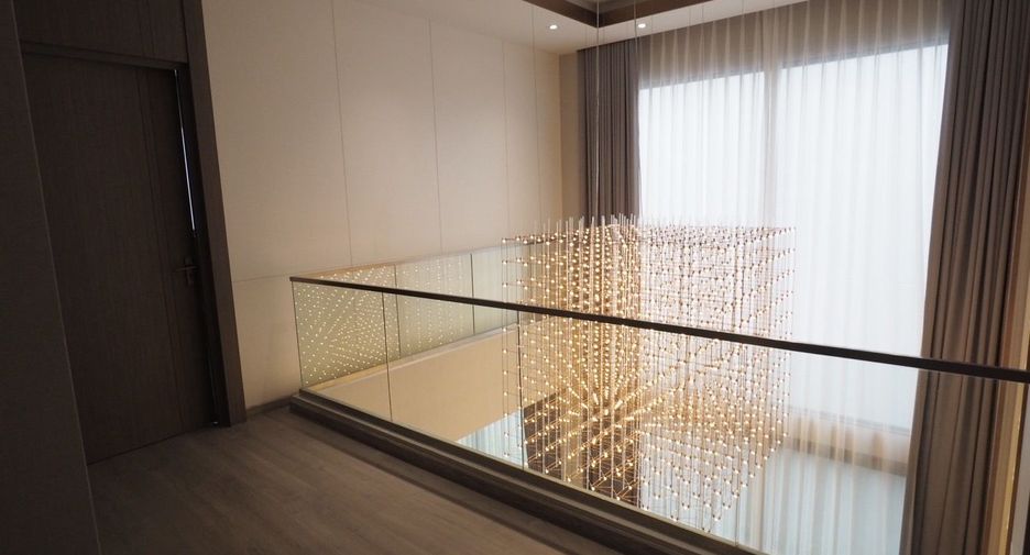 Casa en alquiler de 4 habitaciones en Huai Khwang, Bangkok