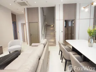 For rent 4 bedrooms house in Huai Khwang, Bangkok