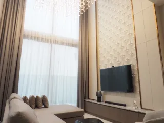 For rent 4 bedrooms house in Huai Khwang, Bangkok