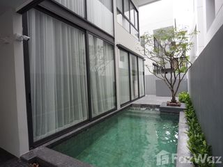 Casa en alquiler de 4 habitaciones en Huai Khwang, Bangkok