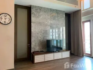 Condo en alquiler de 3 habitaciones en Khlong Toei, Bangkok