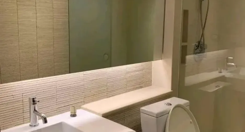 For rent 3 bedrooms condo in Khlong Toei, Bangkok