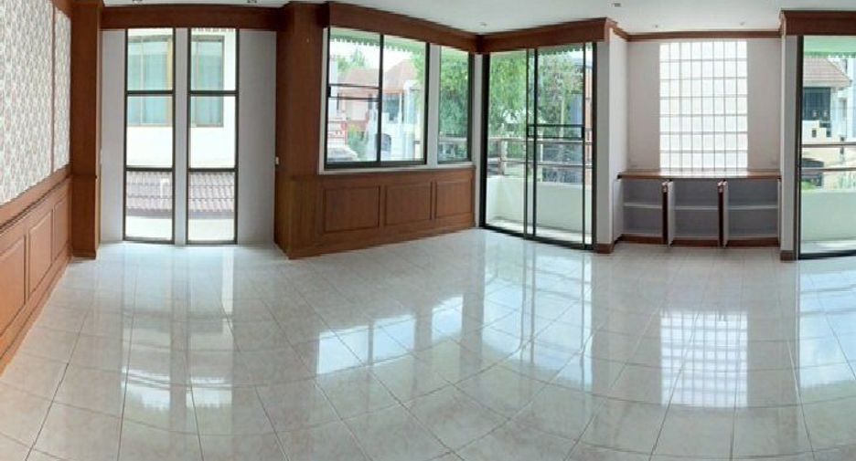 Haus zur Miete mit 7 Zimmer in Wang Thonglang, Bangkok