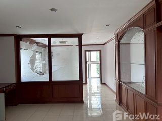 For rent 7 bedrooms house in Wang Thonglang, Bangkok