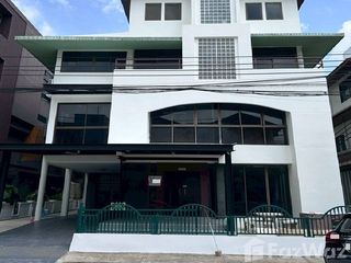 For rent 7 bedrooms house in Wang Thonglang, Bangkok