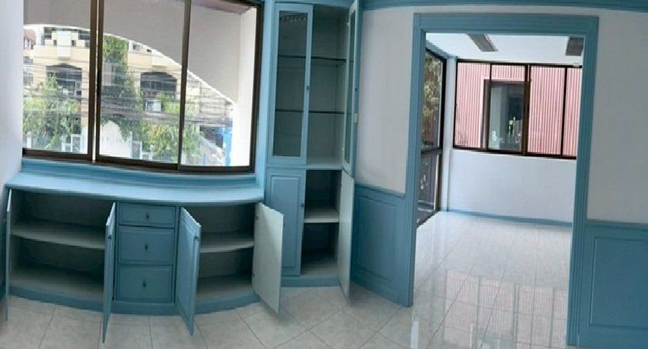 Haus zur Miete mit 7 Zimmer in Wang Thonglang, Bangkok